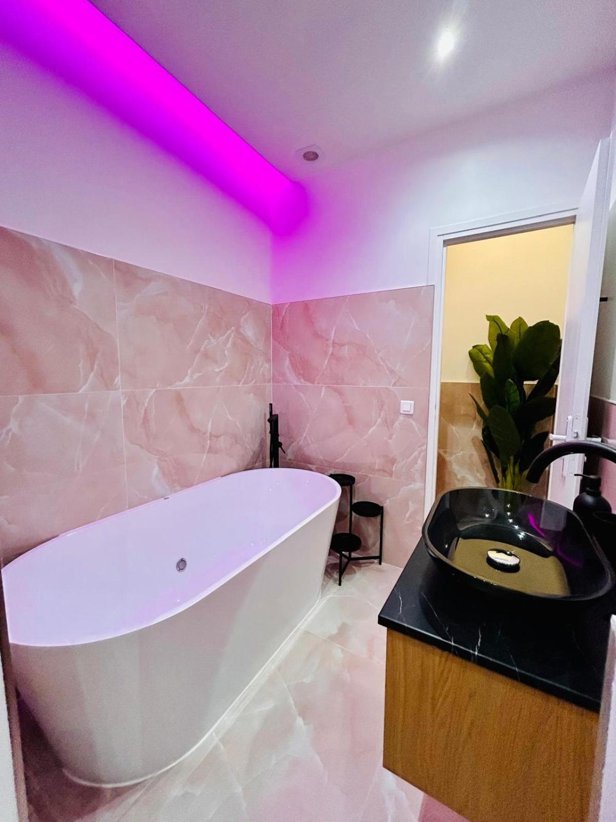 Intimate Escape - Seaside - Spa Bath - Wifi - Ac Nice Exteriér fotografie